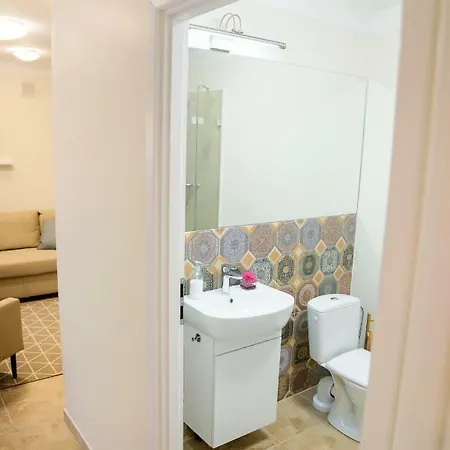 Apartment In - Free Parking *