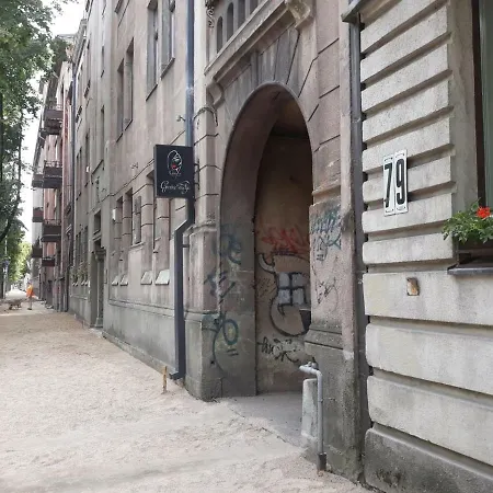 In - Free Parking Apartment