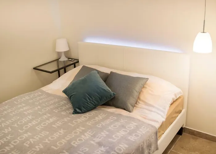 In - Free Parking Апартаменты *