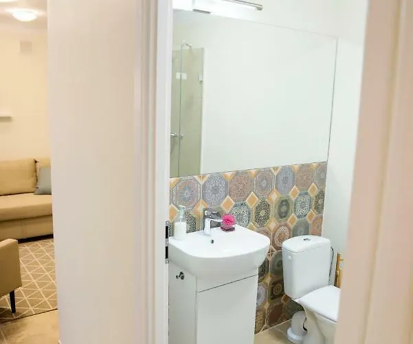 דירה In - Free Parking *